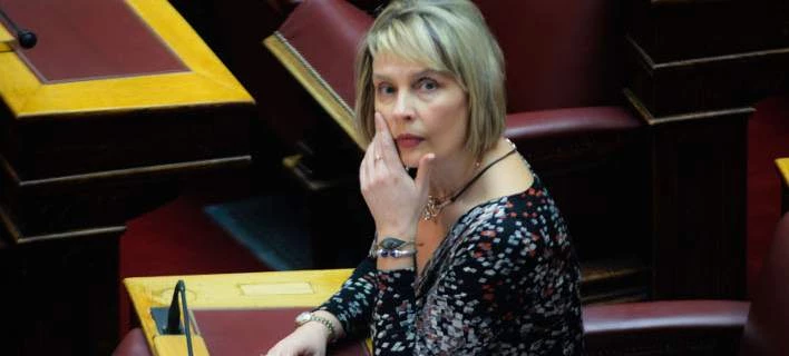 Το left.gr «κατέβασε» το άρθρο που αποκαλούσε την Παπακώστα «Ζαρούλια της ΝΔ»